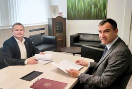 Na fotke z ľavej strany: Mgr. Pavol Vršanský, prof. PharmDr. Ján Klimas, PhD., MPH.